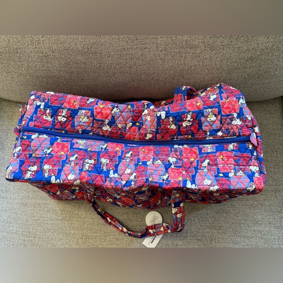 Vera Bradley Peanuts Snoopy’s House Large Travel Duffel Bag NWT - Picture 3 of 8